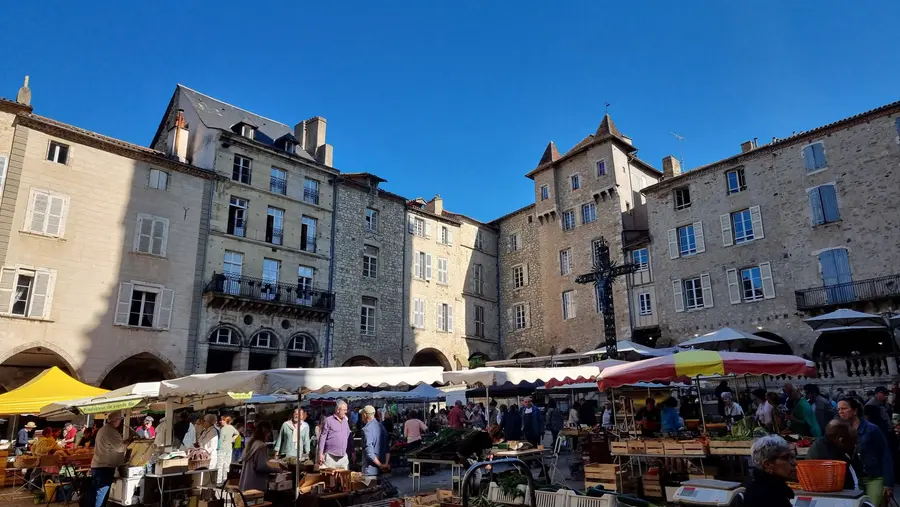 vue générale du marché de Villefranche de Rouergue