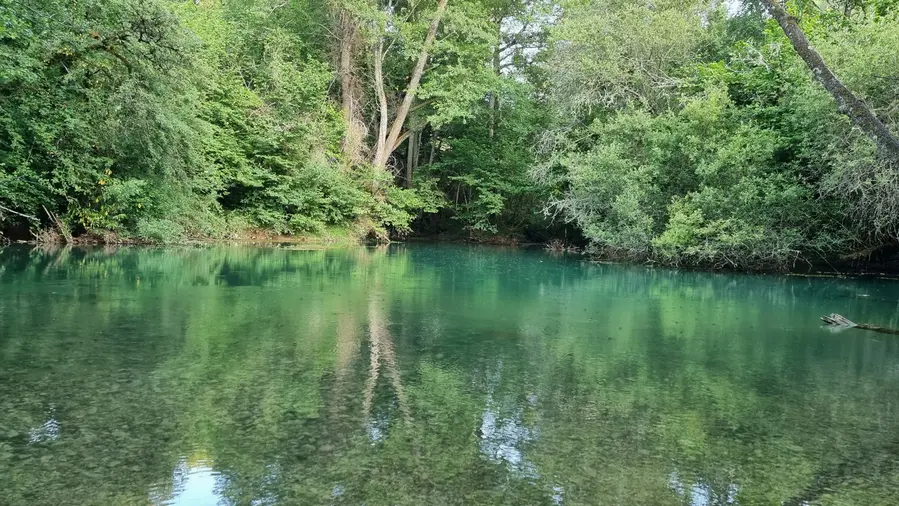 gouffre de Lantouy et sa vasque vert émeraude
