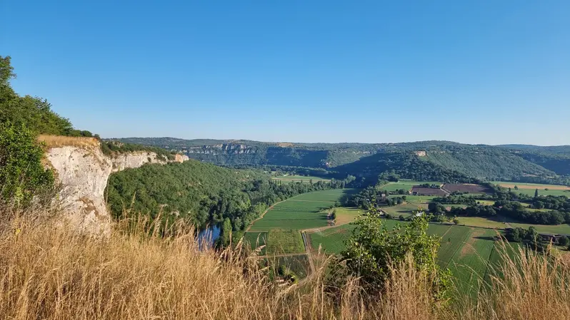 le saut de la Mounine en Aveyron avec la vallée du Lot