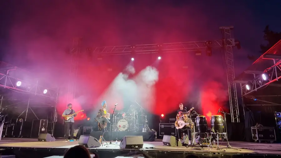 symbiose d'Amira Kheir et de ses musiciens