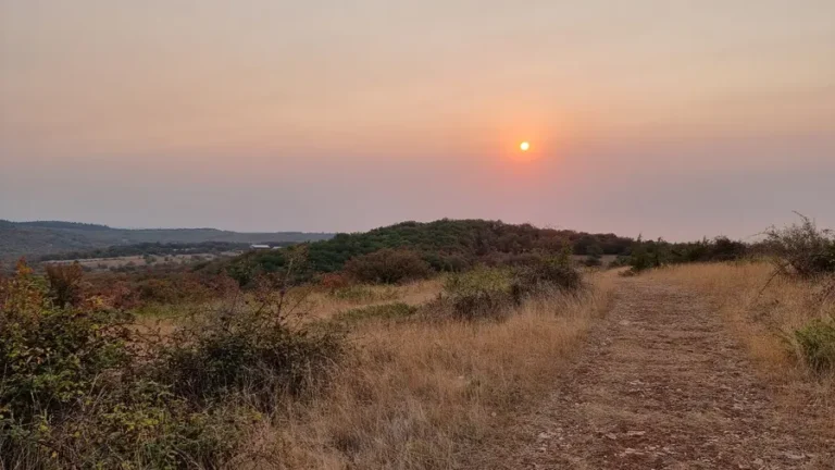 soleil rouge sur la causse du Quercy