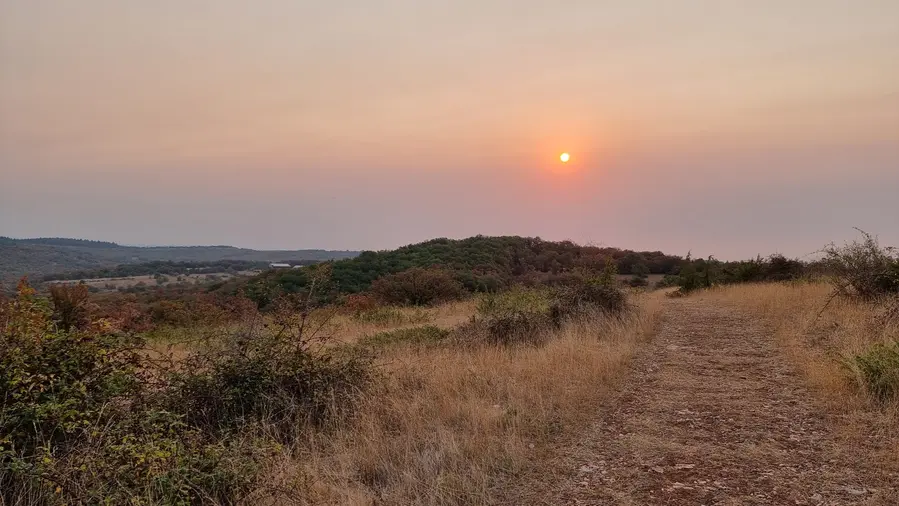 soleil rouge sur la causse du Quercy
