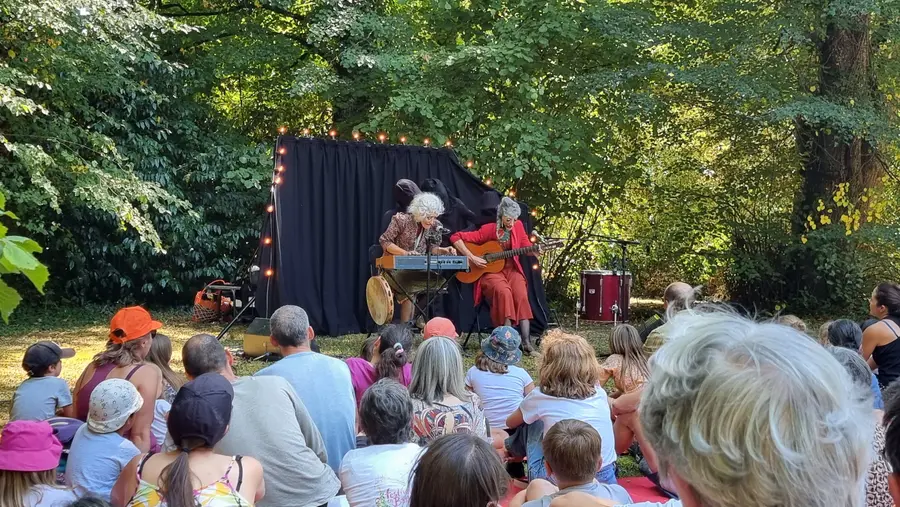 Rocking chair theatre