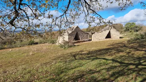 les cazelles de Super Cayrou vues du chêne