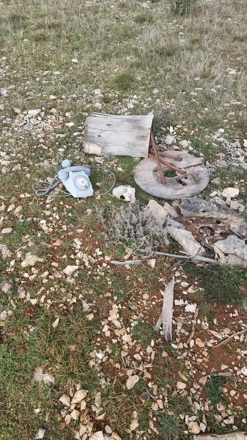téléphone au sol