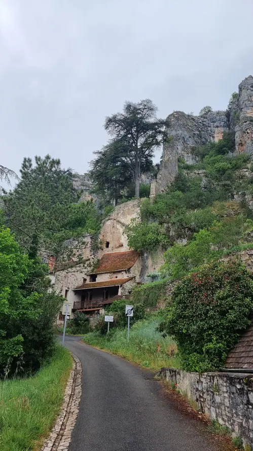 vers le château de St Sulpice