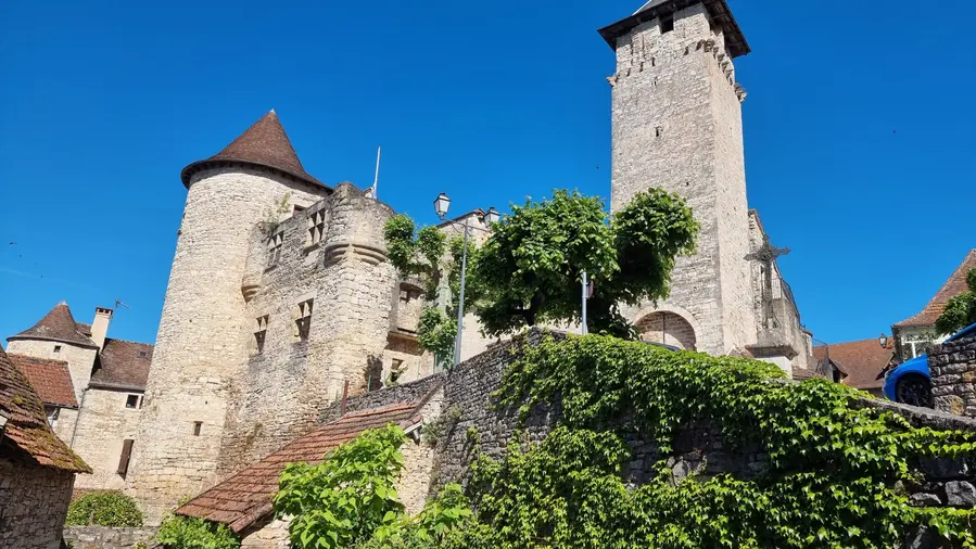 le chateau vu du bas