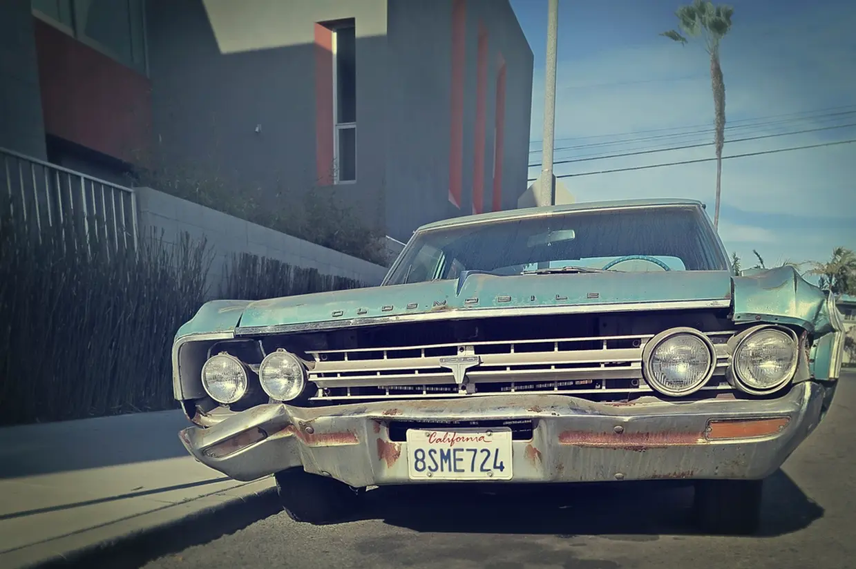 une oldsmobile du début des années soixante