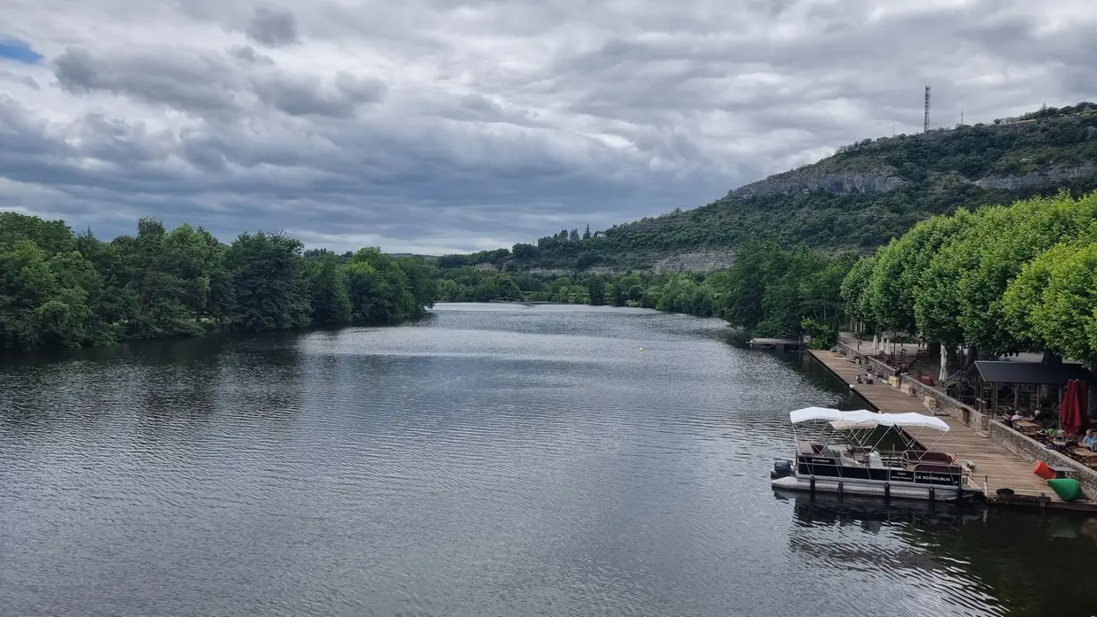 Le Lot vu du pont à Cajarc début juin 2026