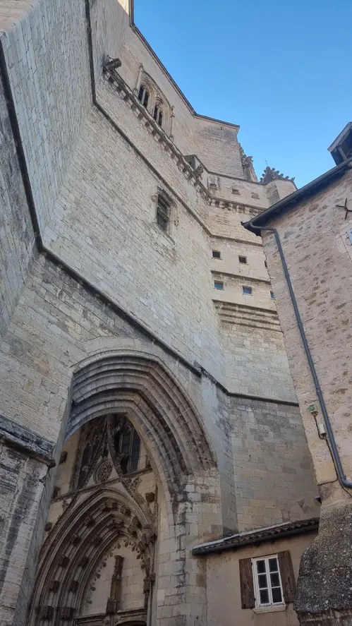 Collégiale de Villefranche de Rouergue vue de côté