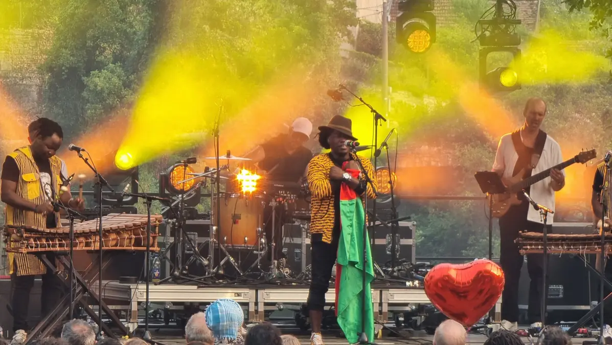 Kanazoe Orchestra sur la scène d'Africajarc en juillet 2026