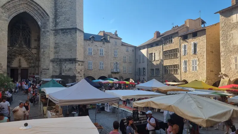 marché de Villefranche de Rouergue vu de côté