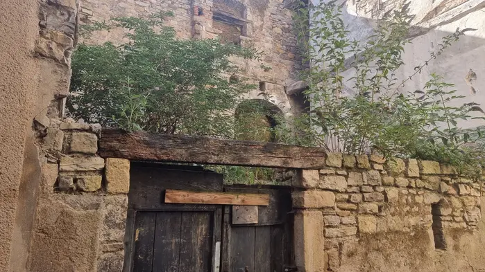 maison en ruine dans Villefranche de Rouergue