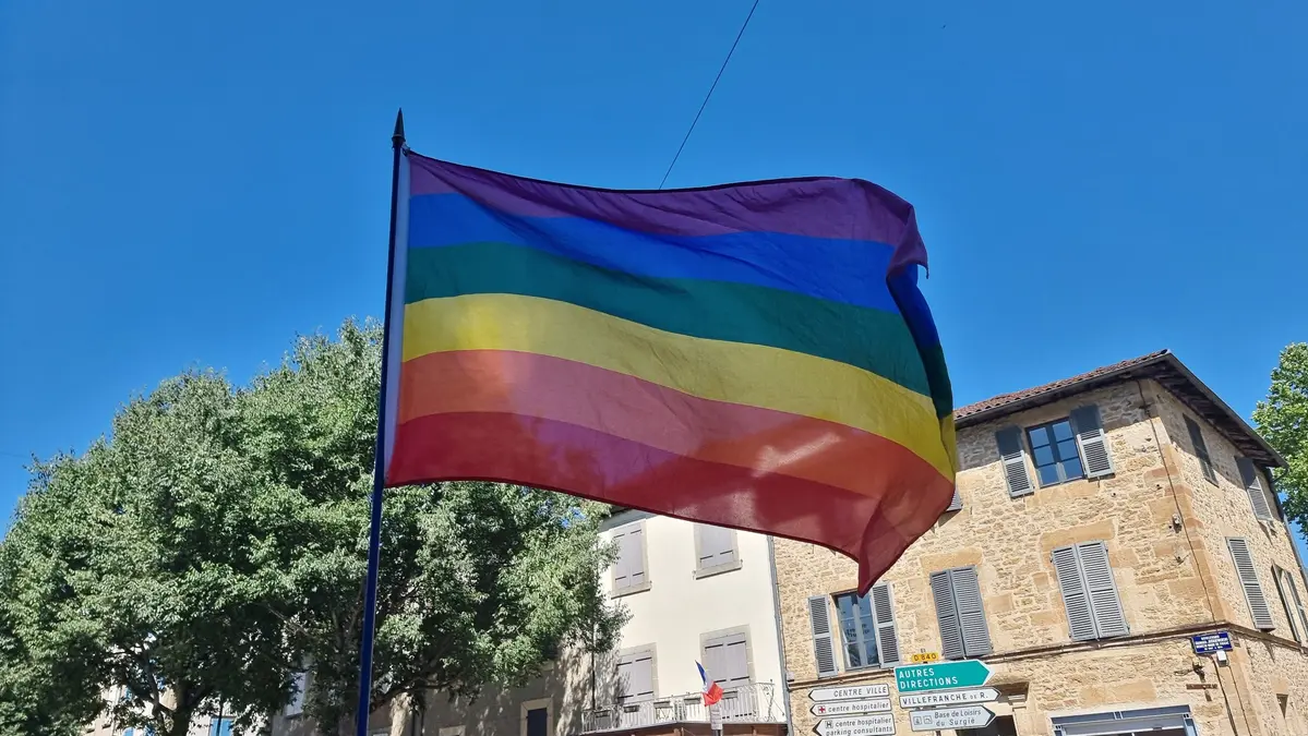 le drapeau gay lors de la pride de Figeac en juillet 2026