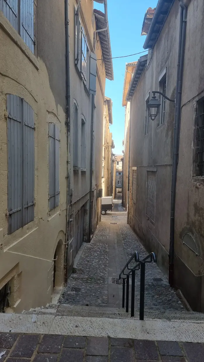Rue avec des escaliers