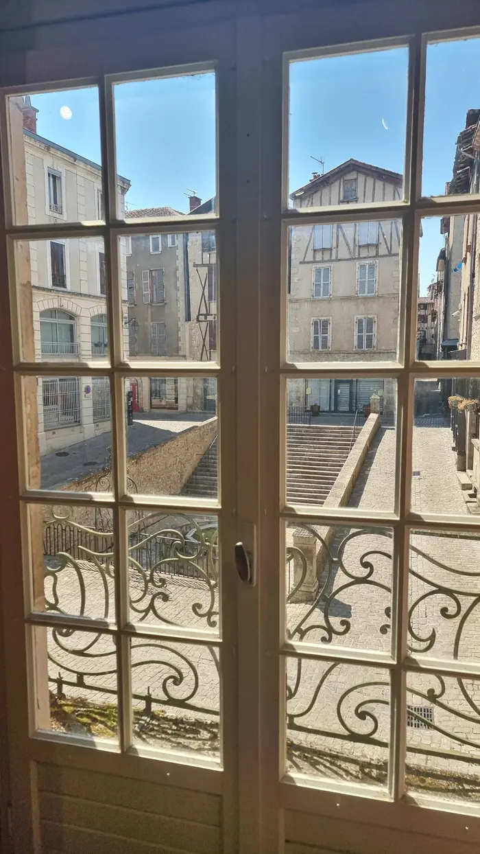 Vue sur la place de la fontaine