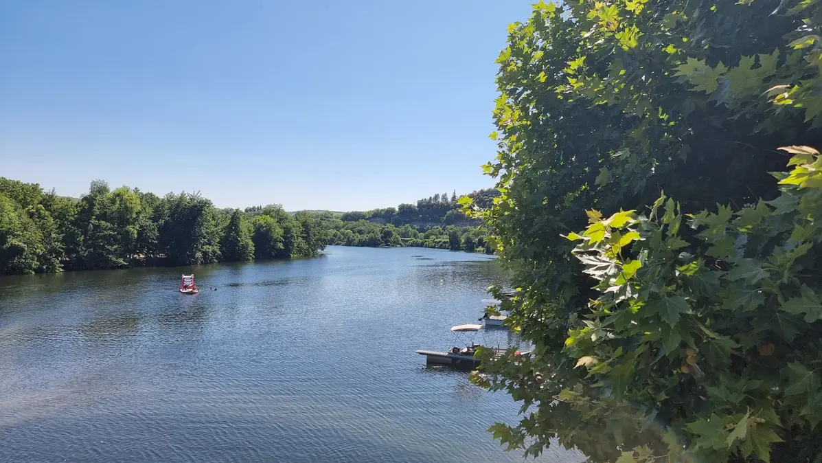vue sur le Lot depuis le pont de Cajarc en juillet 2026