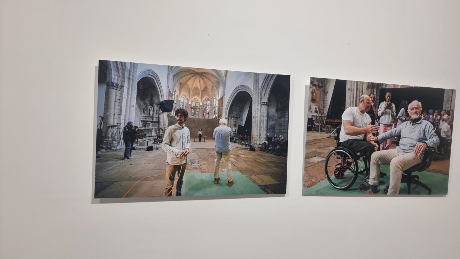 Yann Arthus-Bertrand photographié dans son travail avec son équipe par Sylvie Bosc