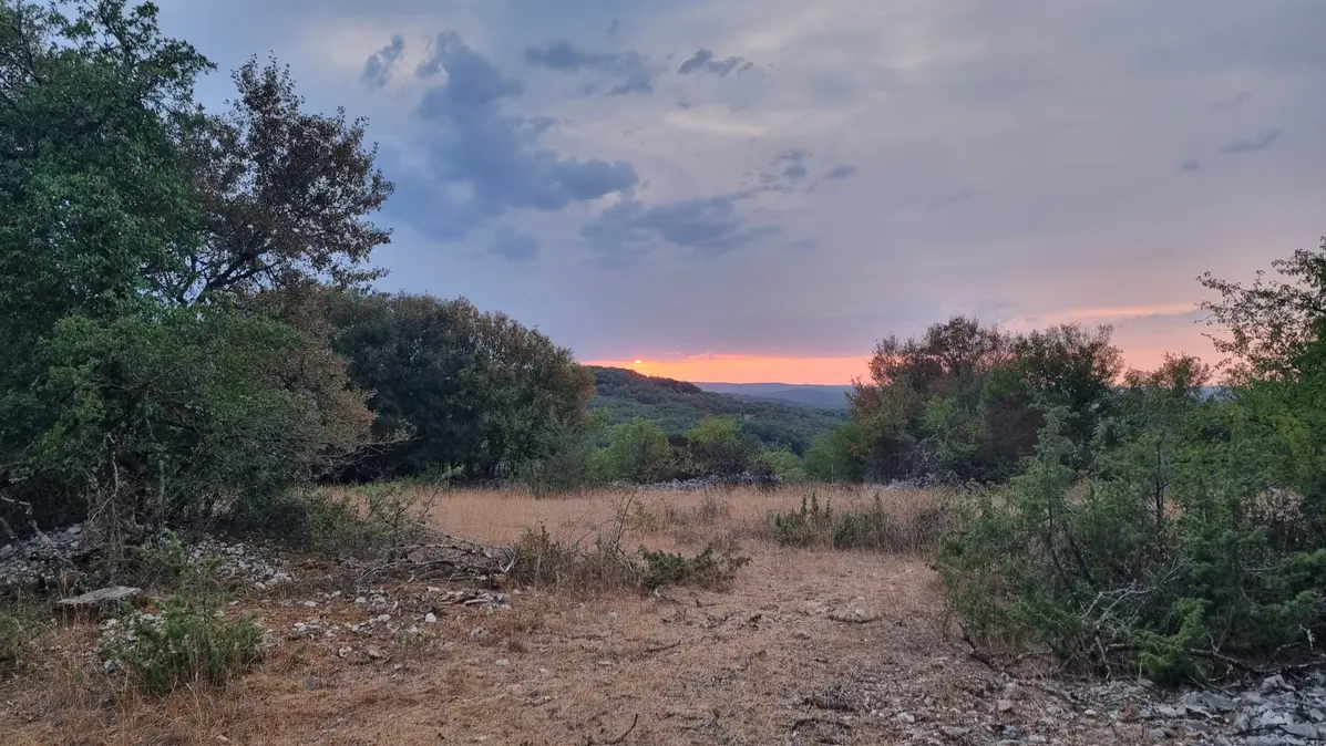 le causse au coucher du soleil en août 2026