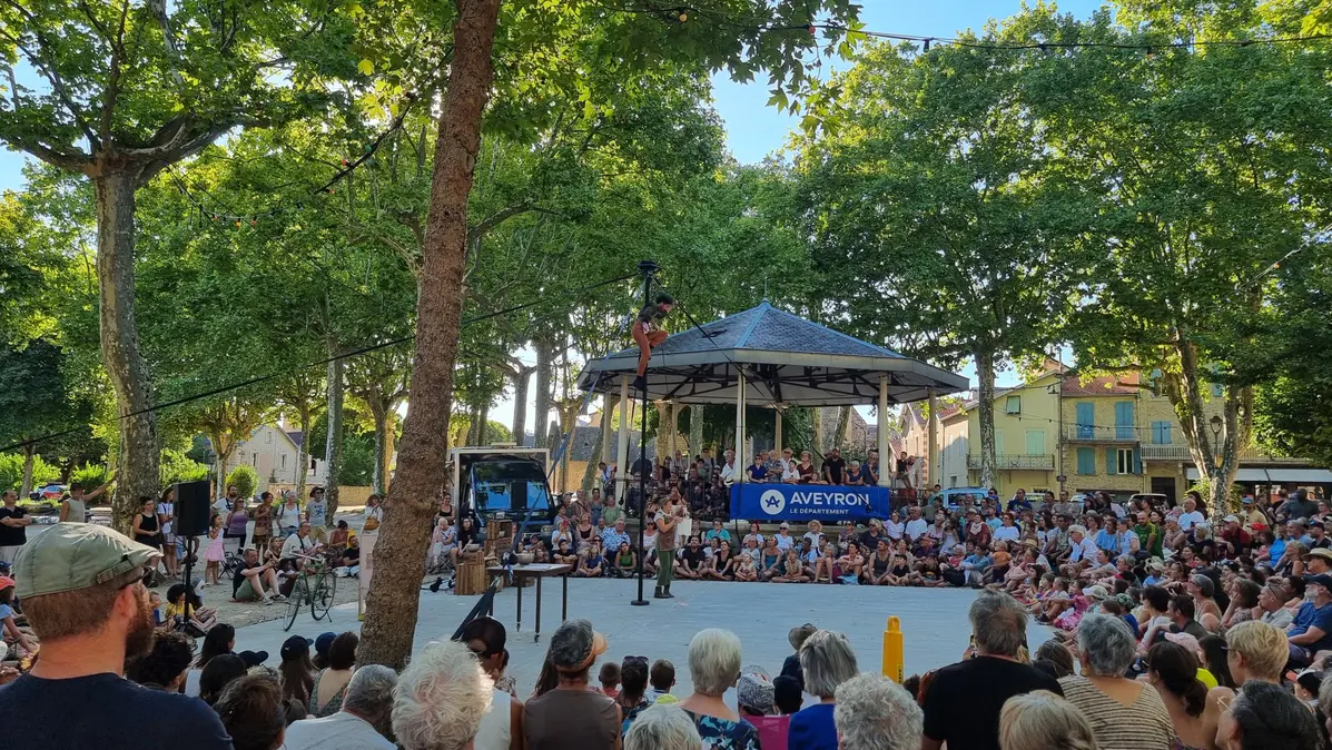 la compagnie Circo Carpa Diem à Villefranche de Rouergue