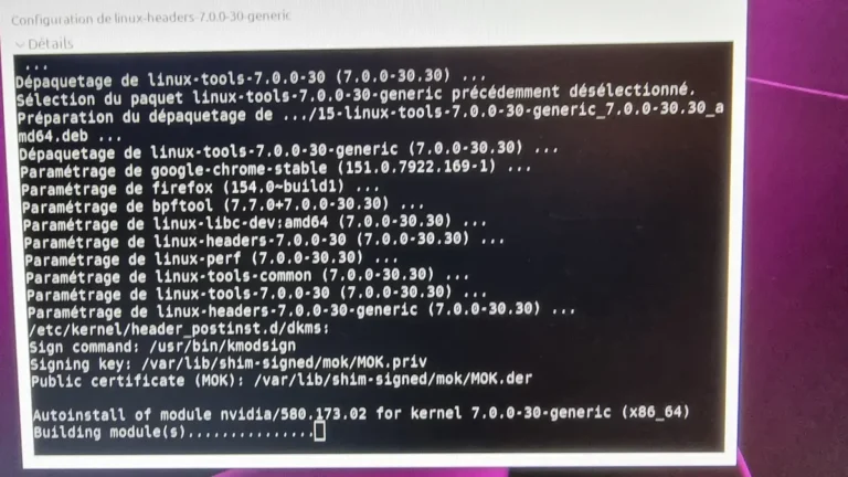 l'écran du terminal de l'ordinateur montre les mises à jour en cours