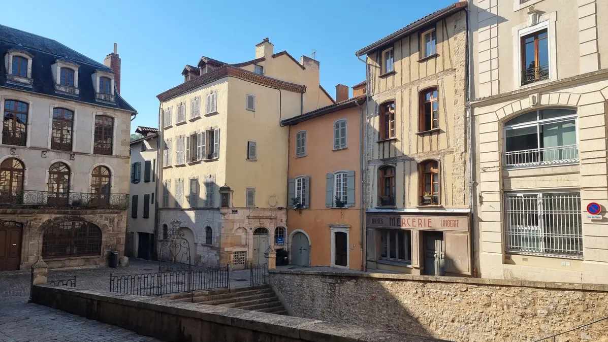 Place fontaine à Villefranche de Rouergue