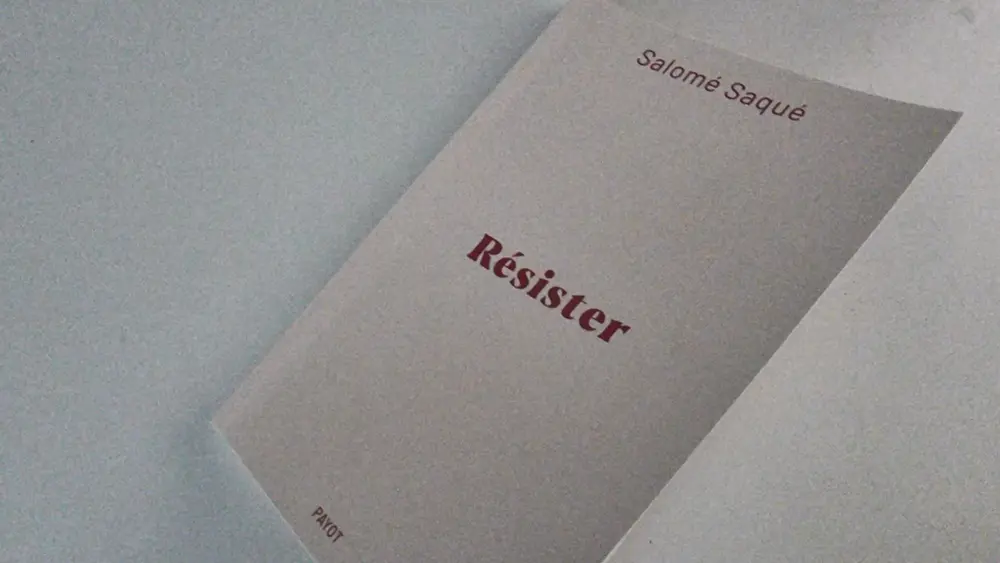 Résister - la couverture de l'ouvrage de Salomé Saqué chez Payot