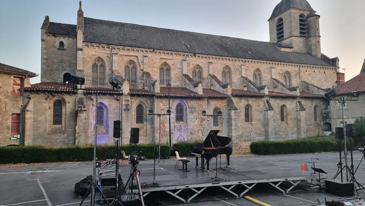 Scène des mardis de Figeac en août 26