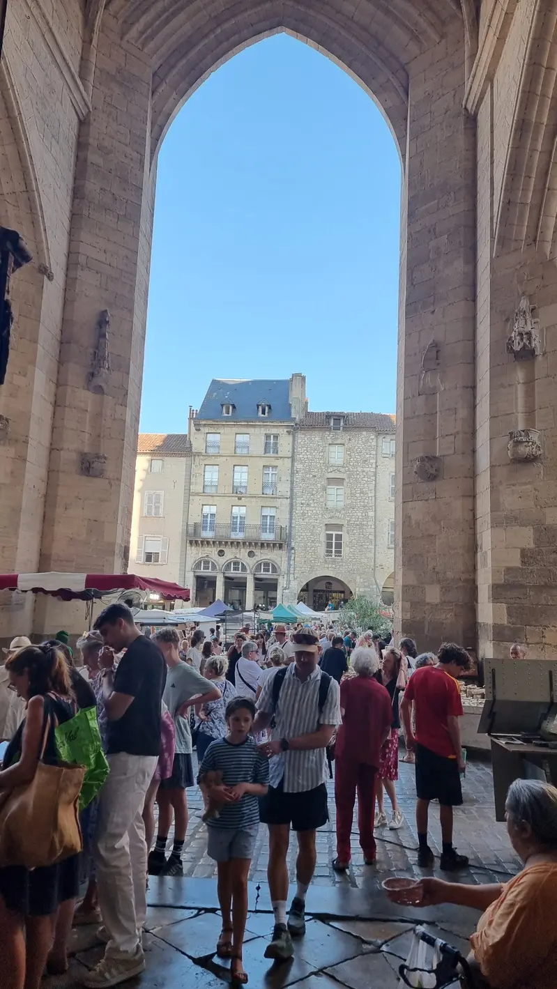 Sortie de la collégiale