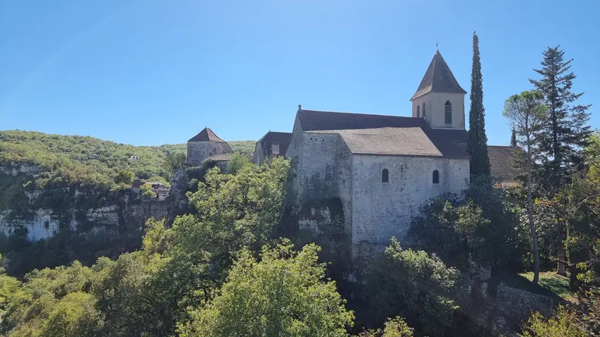 Calvignac vue sur le village et l'église