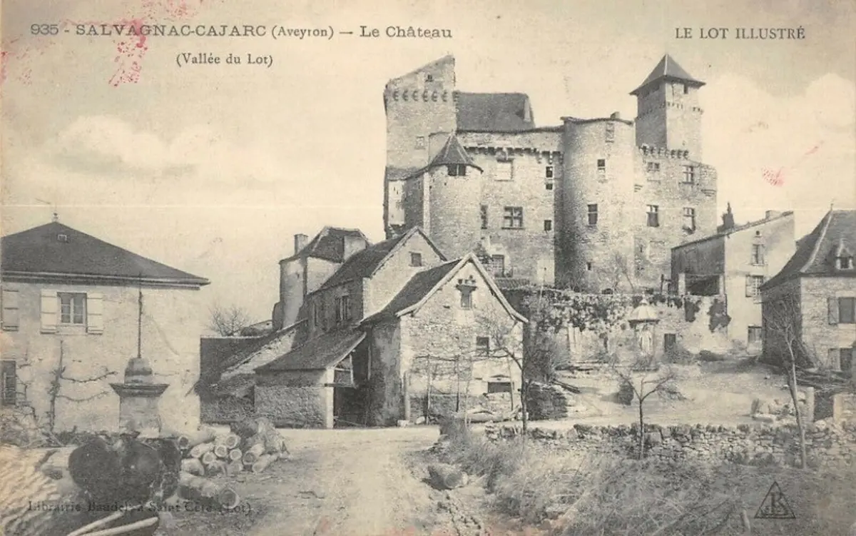 Le château de Salvagnac Cajarc sur une carte postale ancienne